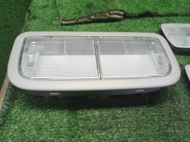 【中古】フリード DAA-GB7 ルームランプ 34404-TR0-A01ZH 自社品番250311 B553P