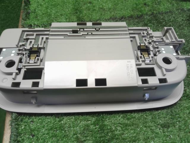 【中古】フリード DAA-GB7 ルームランプ 34404-TR0-A01ZH 自社品番250311 B553P