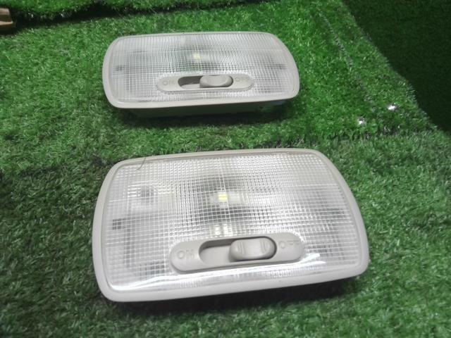 【中古】フリード DAA-GB7 ルームランプ 34404-TR0-A01ZH 自社品番250311 B553P