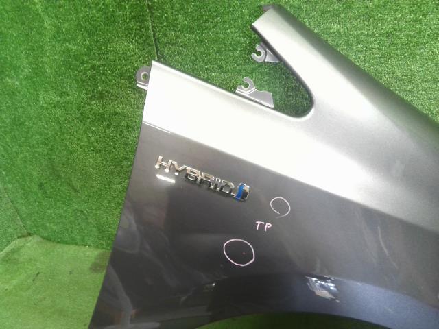 【中古】プリウスα DAA-ZVW41W 右フロントフェンダー 53801-47060 自社品番250324 1G3