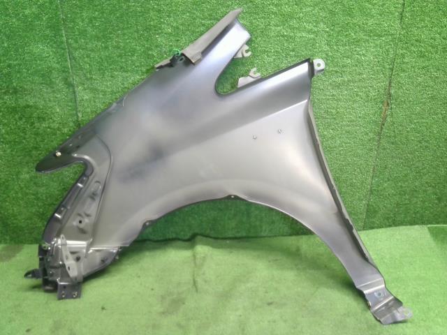 【中古】プリウスα DAA-ZVW41W 右フロントフェンダー 53801-47060 自社品番250324 1G3