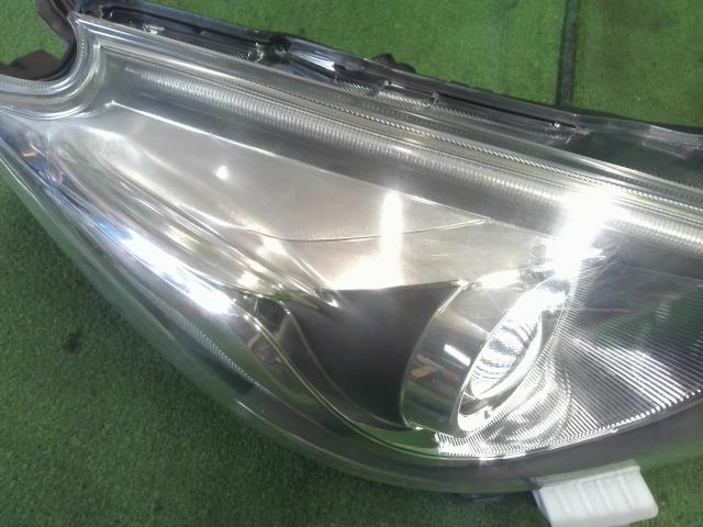【中古】プリウスα DAA-ZVW41W 右ヘッドランプ ライト 81110-47660 自社品番250324 1G3