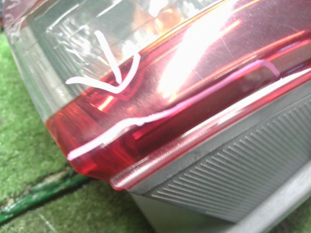 【中古】アルファード DBA-ANH25W 左テールランプ 81561-58070 自社品番250325 070