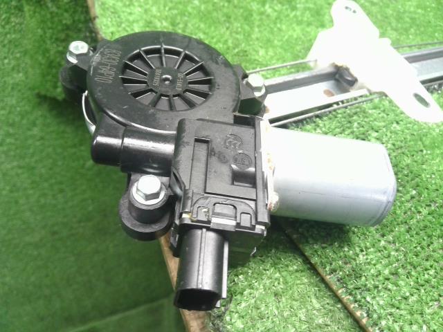 【中古】NV100クリッパー HBD-DR17V 右フロントドアレギュレーターモーター 80700-4A02B 自社品番250328 26U