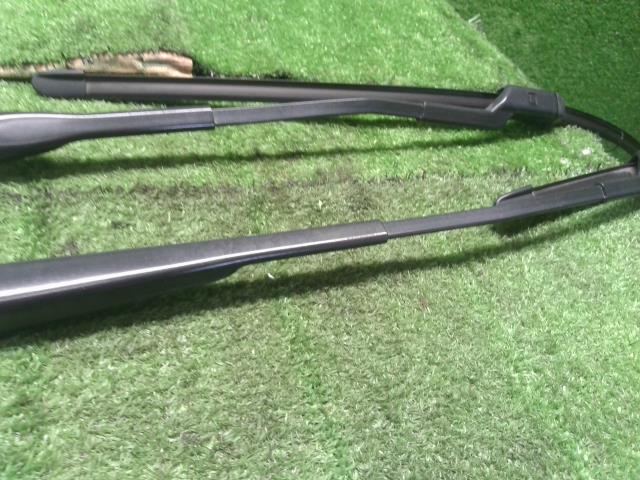 【中古】シエンタ DBA-NSP170G フロントワイパーアーム 自社品番250329 8T7