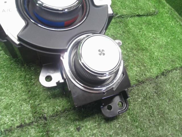 【中古】シエンタ DBA-NSP170G エアコン AC スイッチパネル 55900-52890-C0 自社品番250329 8T7