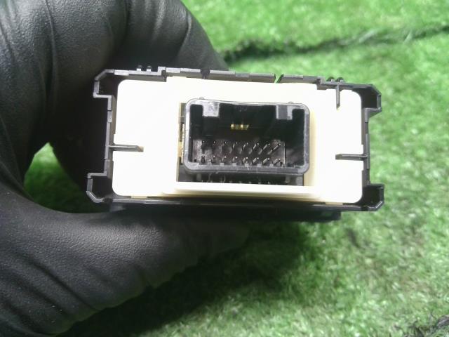 【中古】シエンタ DBA-NSP170G 左右 パワースライドスイッチ 84930-28170 自社品番250329 8T7