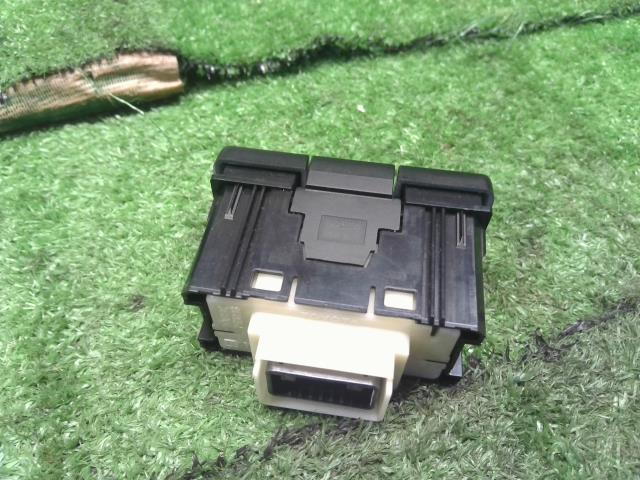 【中古】シエンタ DBA-NSP170G 左右 パワースライドスイッチ 84930-28170 自社品番250329 8T7