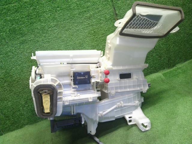 【中古】シエンタ DBA-NSP170G カーヒーター ブロアケース 87130-52190 自社品番250329 8T7