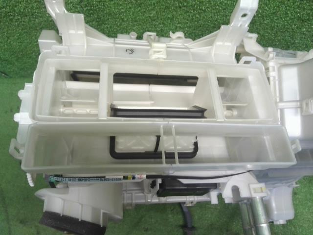 【中古】シエンタ DBA-NSP170G カーヒーター ブロアケース 87130-52190 自社品番250329 8T7