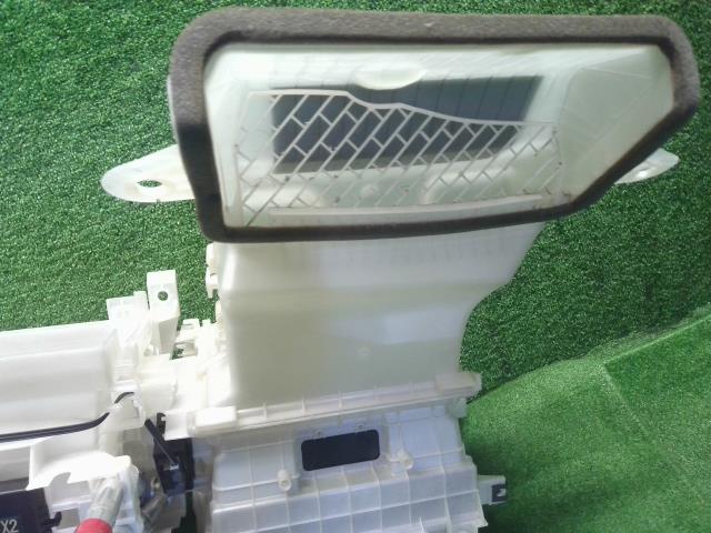 【中古】シエンタ DBA-NSP170G カーヒーター ブロアケース 87130-52190 自社品番250329 8T7