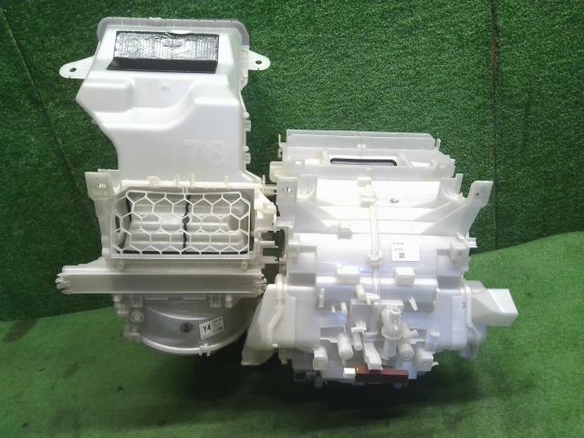 【中古】シエンタ DBA-NSP170G カーヒーター ブロアケース 87130-52190 自社品番250329 8T7