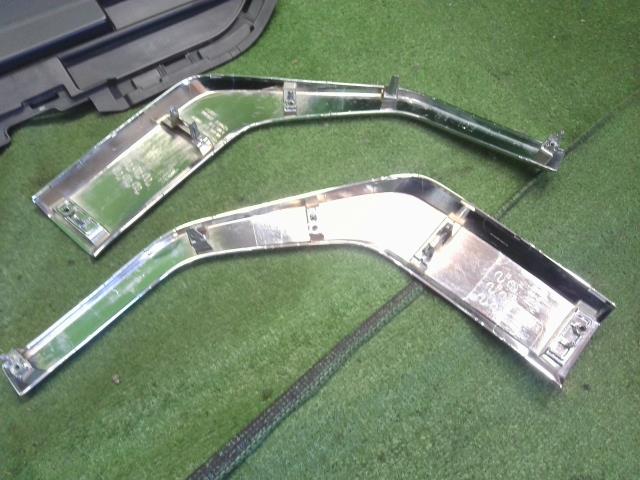 【中古】ｅＫクロススペース 4AA-B35A ラジエーター フロントグリル メッキモール MQ717048 自社品番250332 W37F28