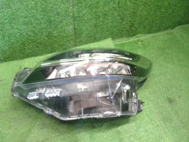 【中古】ｅＫクロススペース 4AA-B35A 左ヘッドランプ ライト MQ716660 自社品番250332 W37F28
