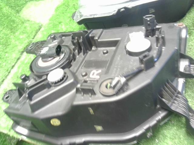 【中古】ｅＫクロススペース 4AA-B35A 左右 フォグランプ MQ716668 自社品番250332 W37F28