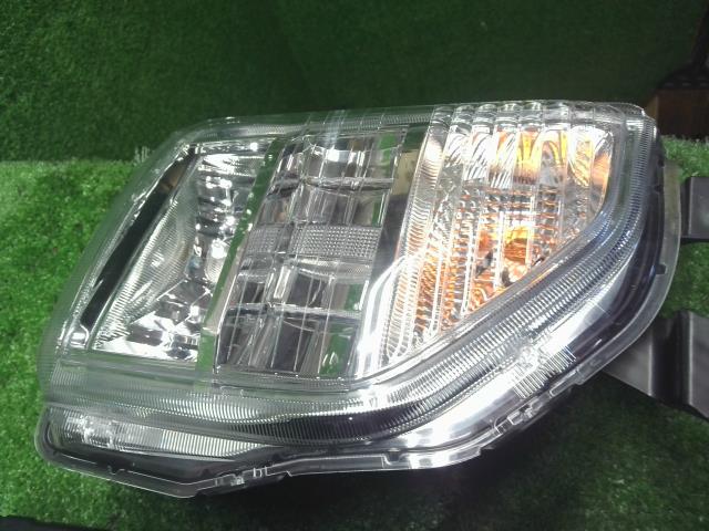 【中古】ｅＫクロススペース 4AA-B35A 左右 フォグランプ MQ716668 自社品番250332 W37F28