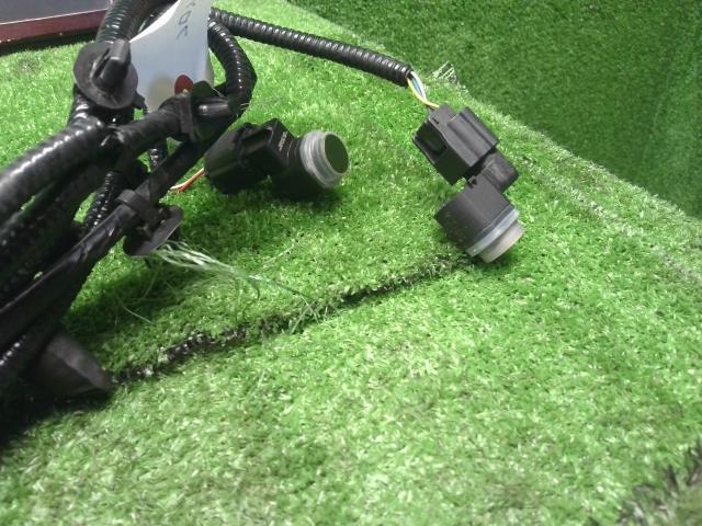 【中古】ｅＫクロススペース 4AA-B35A フロントバンパー ソナー MQ714871 自社品番250332 W37F28