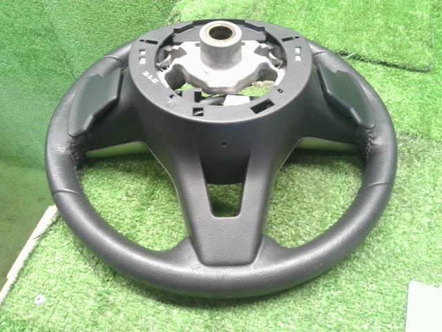 【中古】ｅＫクロススペース 4AA-B35A ステアリングホイール ハンドル MQ716952 自社品番250332 W37F28