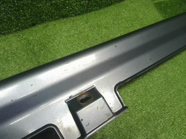 【中古】ミラアヴィ CBA-L250S 右サイドステップ スポイラー 75805-B2010-S0 自社品番250336 S30