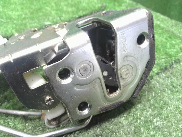 【中古】ミラアヴィ CBA-L250S 右フロントドアロック 69303-B2020 自社品番250336 S30