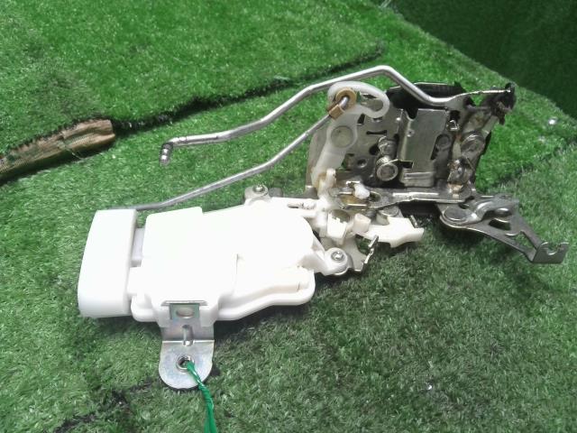 【中古】ミラアヴィ CBA-L250S 右フロントドアロック 69303-B2020 自社品番250336 S30