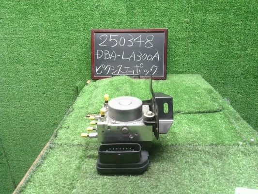 【中古】ピクシスエポック DBA-LA300A ＡＢＳアクチュエーター 44050-B2F60 自社品番250348