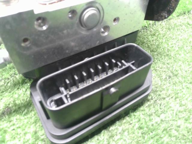 【中古】ピクシスエポック DBA-LA300A ＡＢＳアクチュエーター 44050-B2F60 自社品番250348