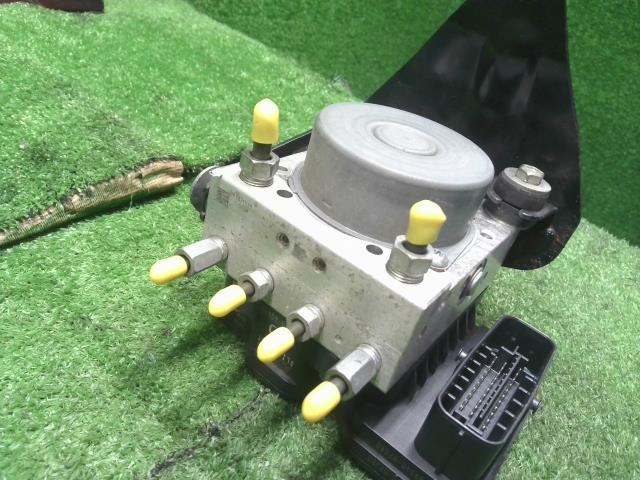 【中古】ピクシスエポック DBA-LA300A ＡＢＳアクチュエーター 44050-B2F60 自社品番250348