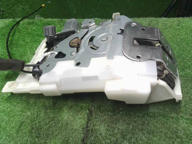 【中古】ステップワゴン DBA-RG1 左リアドアロック 72650-SLJ-J01 自社品番250351 NH700M