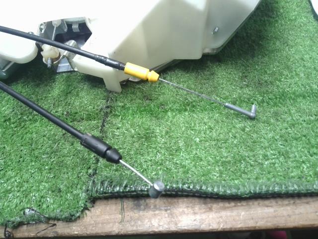 【中古】ステップワゴン DBA-RG1 左リアドアロック 72650-SLJ-J01 自社品番250351 NH700M