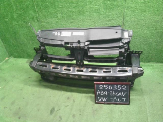 【中古】VW ゴルフ ABA-1KCAV ラジエーターコアサポート 5K0 805 588 E 自社品番250352