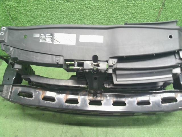 【中古】VW ゴルフ ABA-1KCAV ラジエーターコアサポート 5K0 805 588 E 自社品番250352