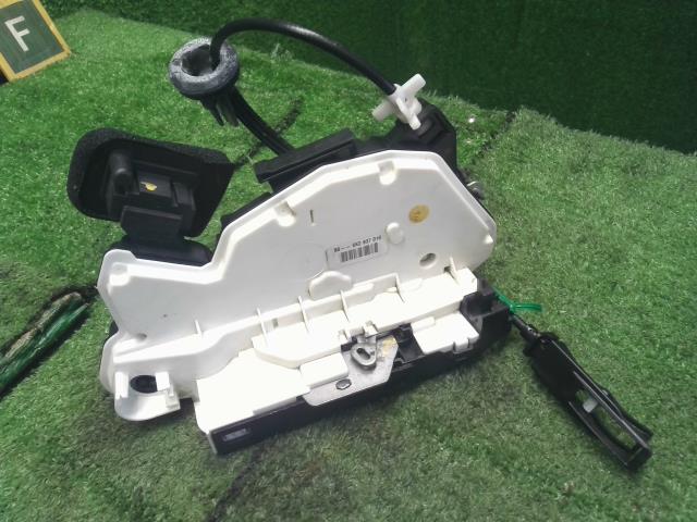 【中古】VW ゴルフ ABA-1KCAV 右フロントドアロック 5K2 837 016 B 自社品番250352