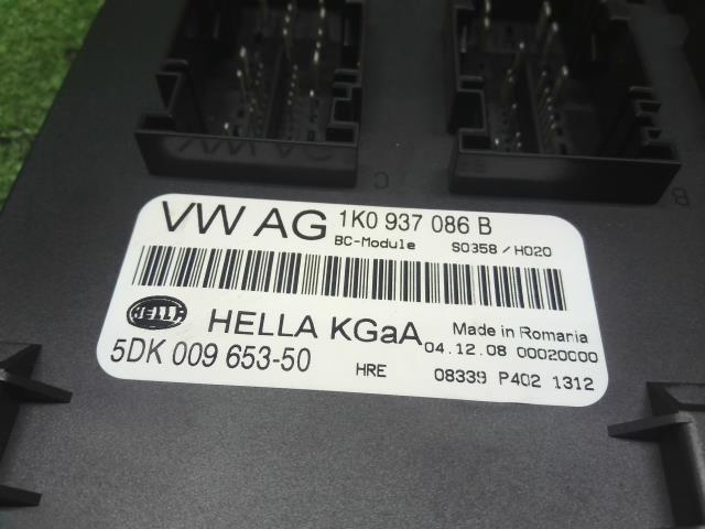 【中古】VW ゴルフ ABA-1KCAV ヒューズボックス 1K0 937 087 G 自社品番250352