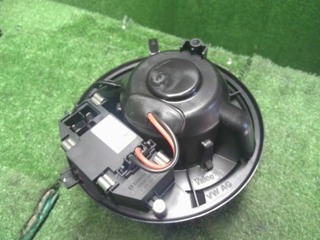 【中古】VW ゴルフ ABA-1KCAV ヒーターブロアモーター 1K2 820 015 H 自社品番250352