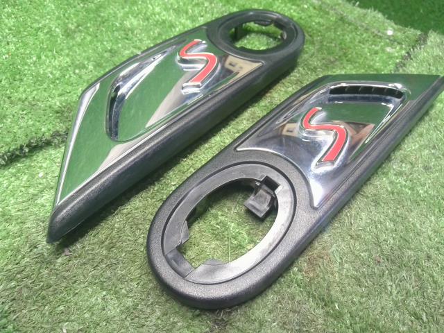 【中古】BMW ミニ ABA-MF16S 左右 フェンダーエンブレム 51 13 0 414 453 自社品番250353
