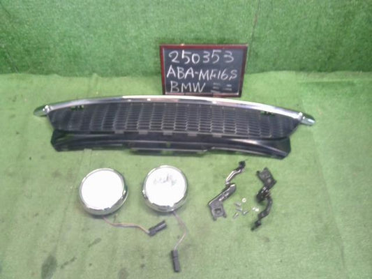 【中古】BMW ミニ ABA-MF16S ラジエーターフロントグリル フォグ付  自社品番250353