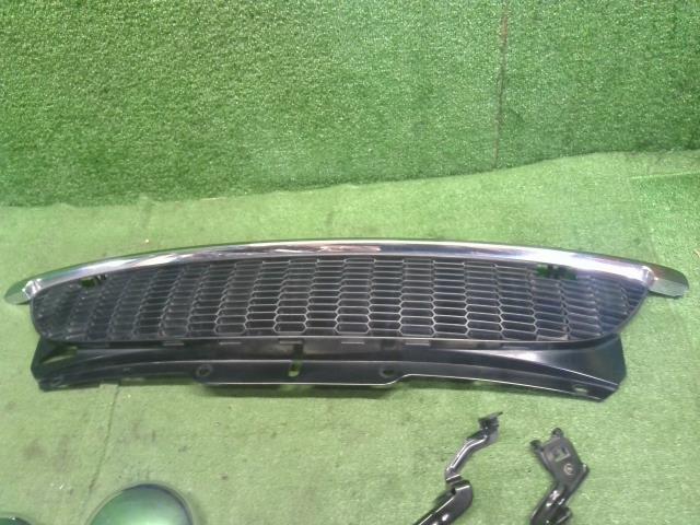【中古】BMW ミニ ABA-MF16S ラジエーターフロントグリル フォグ付  自社品番250353