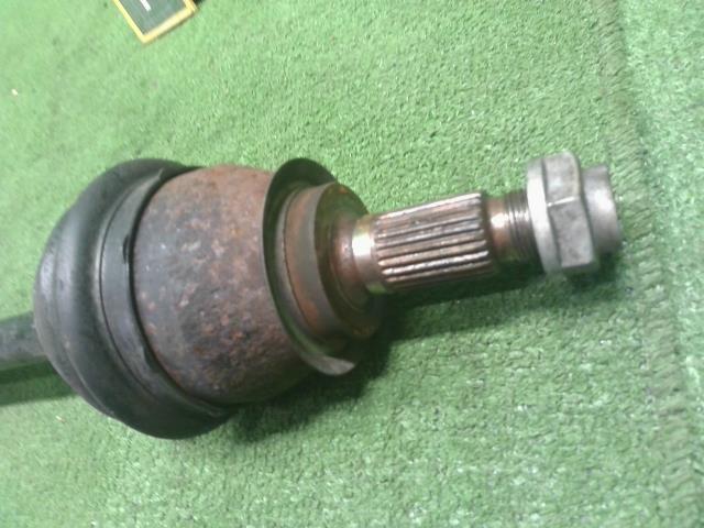 【中古】BMW ミニ ABA-MF16S 左フロントドライブシャフト 31 60 8 605 469 自社品番250353