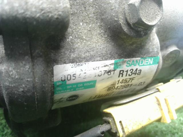 【中古】BMW ミニ ABA-MF16S エアコン AC コンプレッサー 64 52 9 223 392 自社品番250353