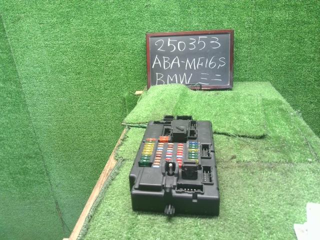 【中古】BMW ミニ ABA-MF16S ヒューズボックス 61 35 3 457 582 自社品番250353
