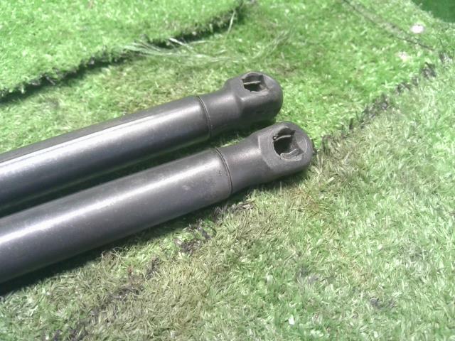 【中古】BMW ミニ ABA-MF16S バックドアダンパー リアゲートショック 51 24 7 148 902 自社品番250353