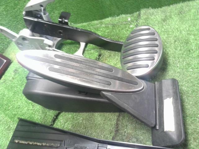 【中古】BMW ミニ ABA-MF16S ペダル 35 40 6 889 816 自社品番250353