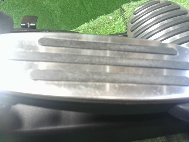 【中古】BMW ミニ ABA-MF16S ペダル 35 40 6 889 816 自社品番250353