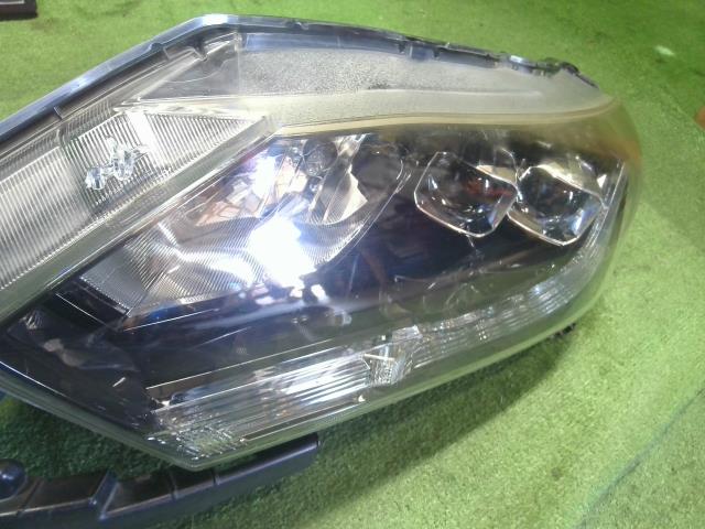 【中古】ヴェゼル DAA-RU3 左ヘッドランプ ライト 33150-T7B-J11 自社品番250354 G539P