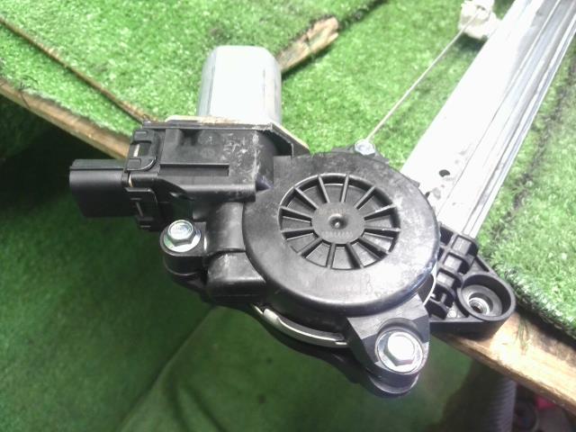 【中古】ヴェゼル DAA-RU3 左フロントドアレギュレーターモーター 72250-T7A-003 自社品番250354 G539P
