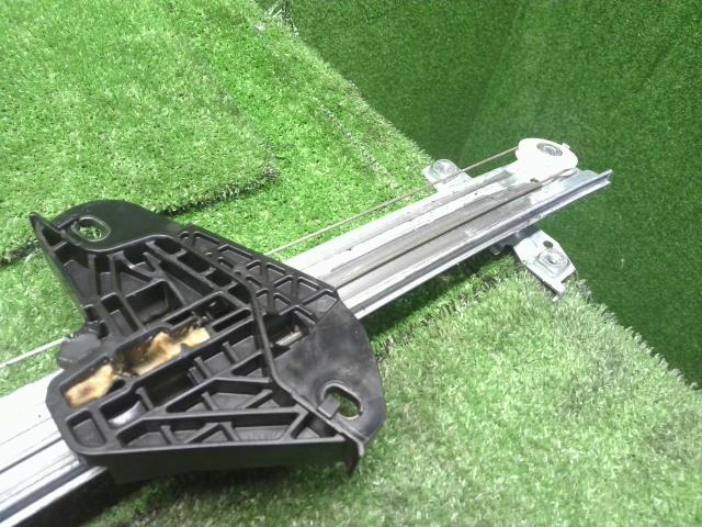 【中古】ヴェゼル DAA-RU3 左フロントドアレギュレーターモーター 72250-T7A-003 自社品番250354 G539P