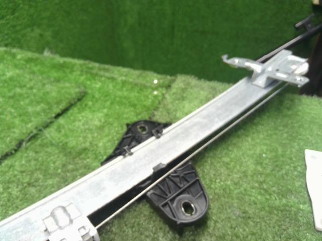 【中古】ヴェゼル DAA-RU3 左フロントドアレギュレーターモーター 72250-T7A-003 自社品番250354 G539P