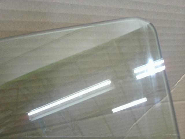 【中古】ヴェゼル DAA-RU3 左フロントドアガラス 73350-T7A-000 自社品番250354 G539P