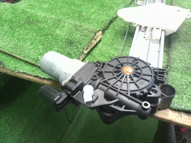 【中古】ヴェゼル DAA-RU3 左リアドアレギュレーターモーター 72750-T7A-003 自社品番250354 G539P